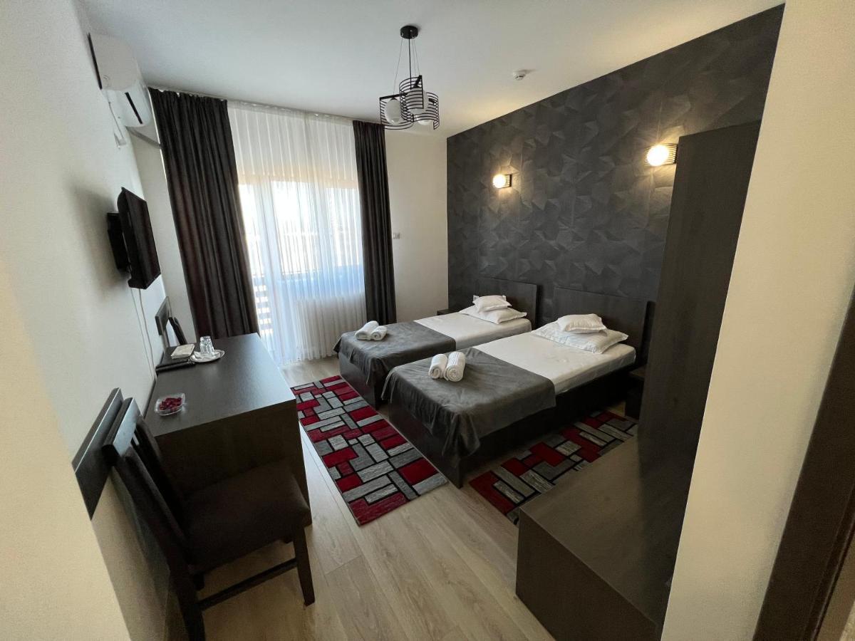 Motel Infinit Targu Jiu Luaran gambar