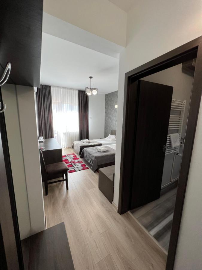 Motel Infinit Targu Jiu Luaran gambar