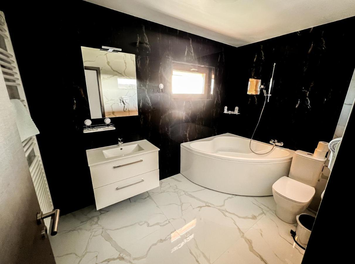 Motel Infinit Targu Jiu Luaran gambar
