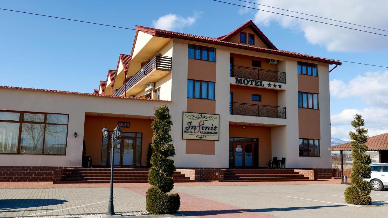 Motel Infinit Targu Jiu Luaran gambar