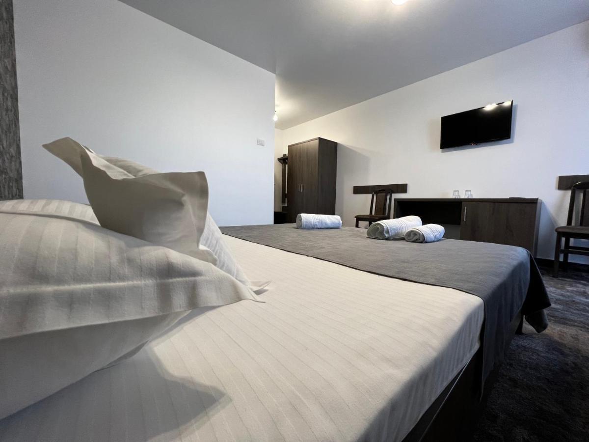 Motel Infinit Targu Jiu Luaran gambar